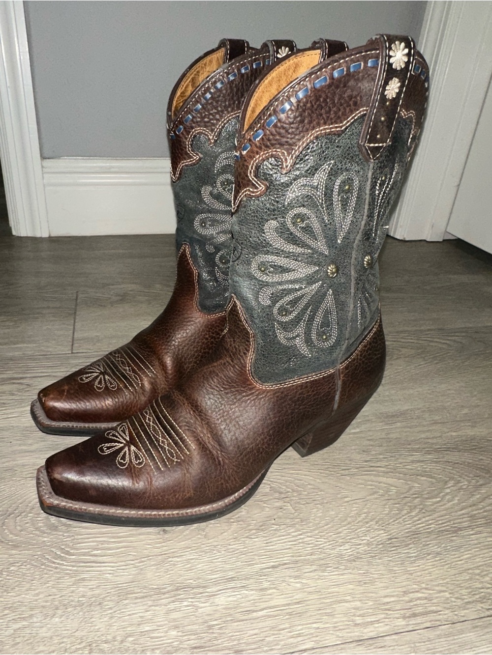 Ariat Daisy Leather Western  Boots Studded Embroidered Brown Navy Sz 7 B